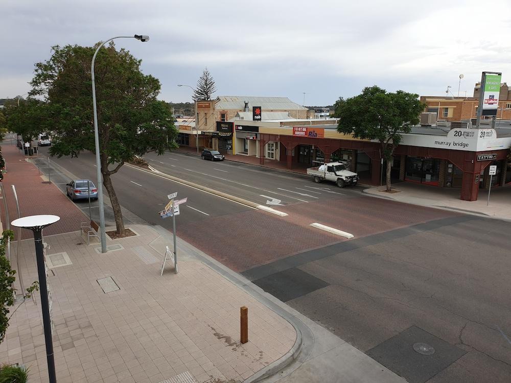 Balcony On Sixth Lodge Murray Bridge Εξωτερικό φωτογραφία